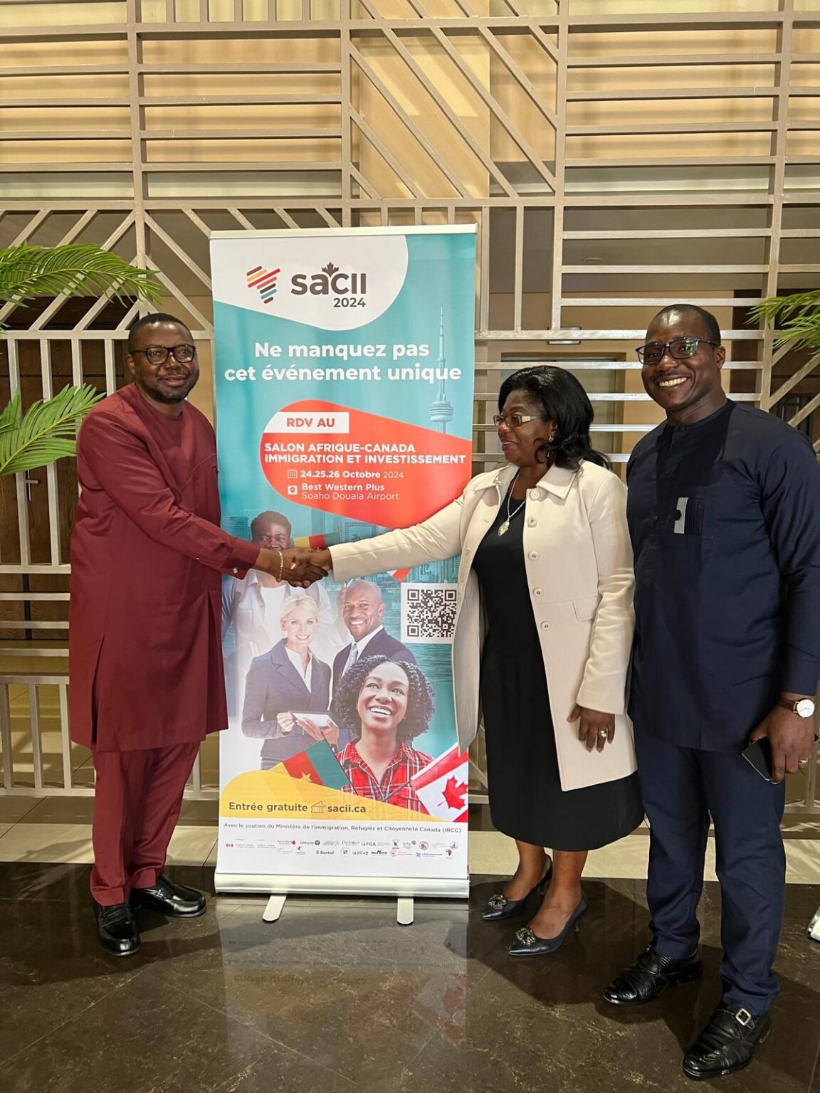 Me Adeline FOUEGOUM et Me Armand WOMBOU, prenant part au Salon Afrique Canada Immigration Investissements qui s'est tenu du 24 au 26 Octobre 2024 au Best Western Hotel à Douala.